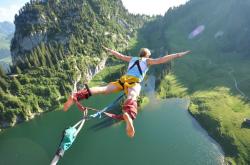 大比分获胜引发热议！，德约科维奇在巴黎圣日耳曼比赛中败北全场沸腾不已